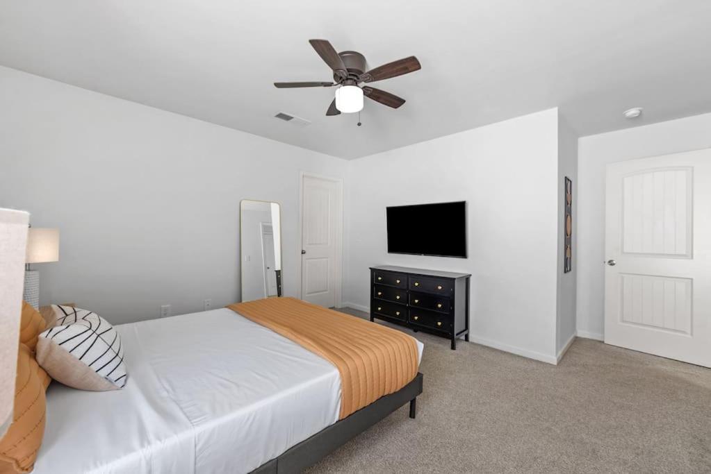 Quiet Oasis Villa ลอว์เรนซ์วิลล์ ภายนอก รูปภาพ